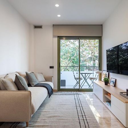 Cozy Apartment Les Corts Barcellona Esterno foto
