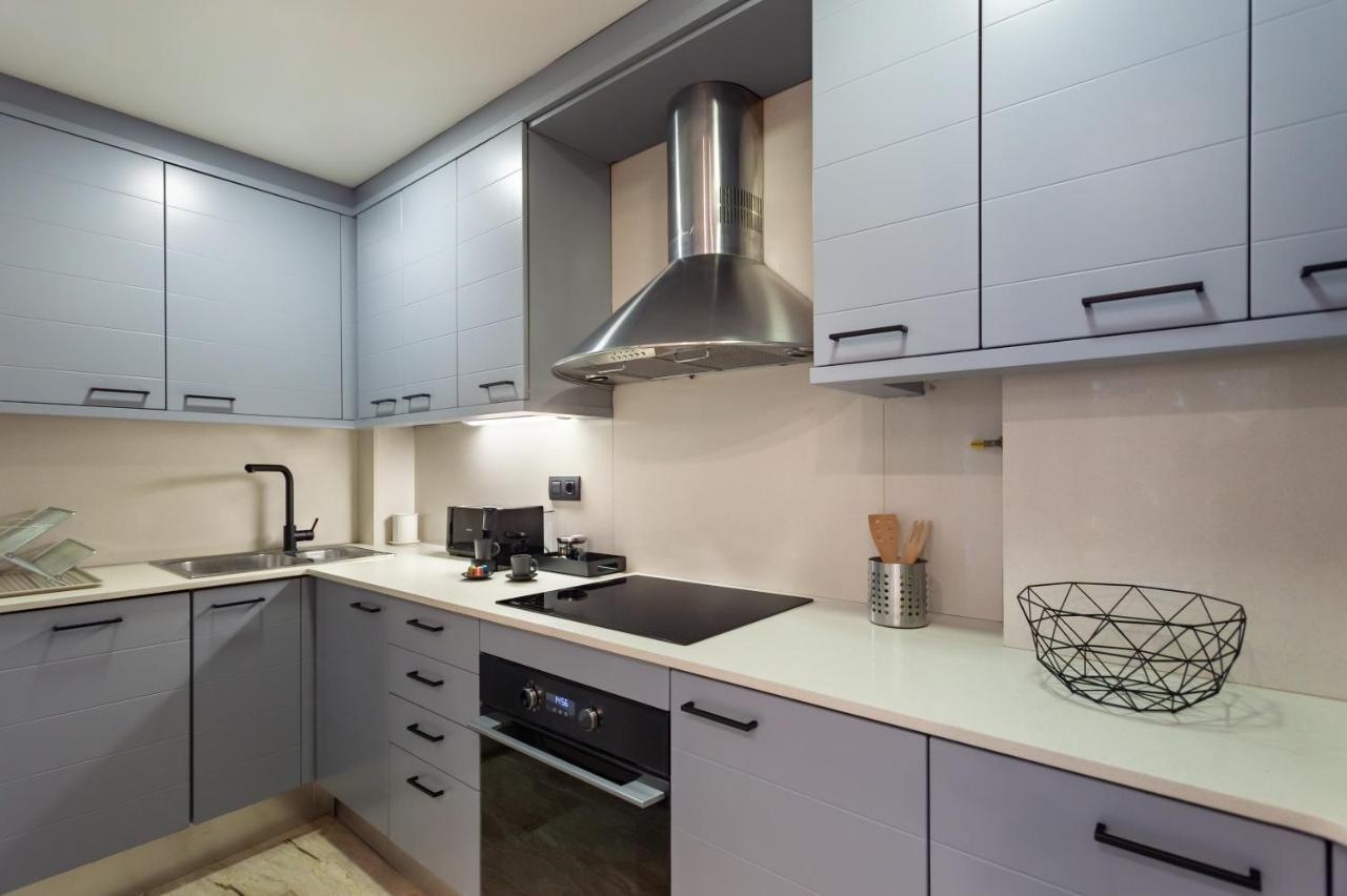 Cozy Apartment Les Corts Barcellona Esterno foto