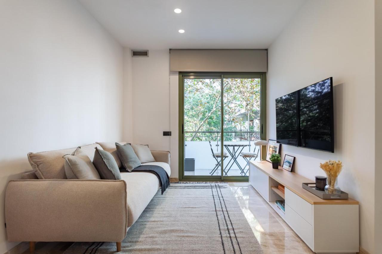 Cozy Apartment Les Corts Barcellona Esterno foto