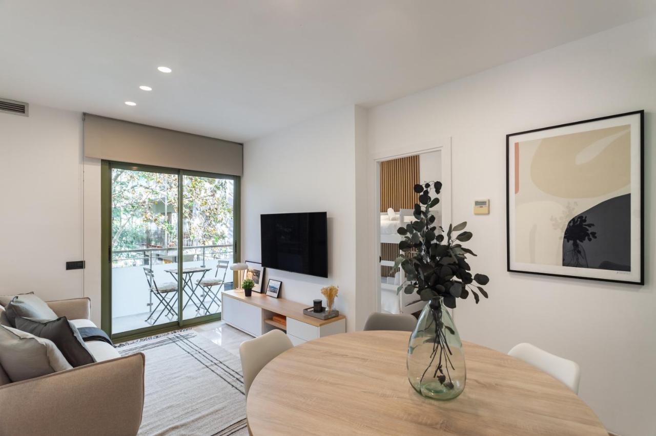 Cozy Apartment Les Corts Barcellona Esterno foto
