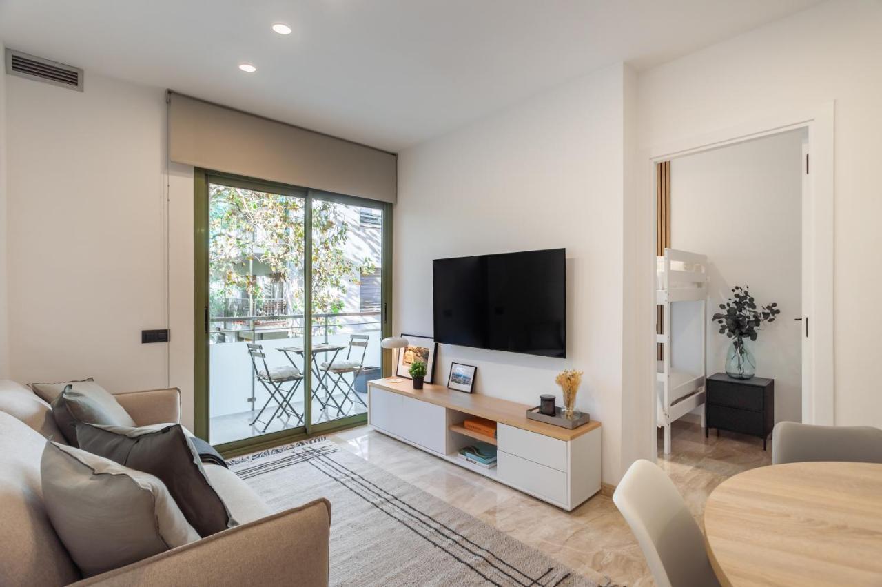 Cozy Apartment Les Corts Barcellona Esterno foto