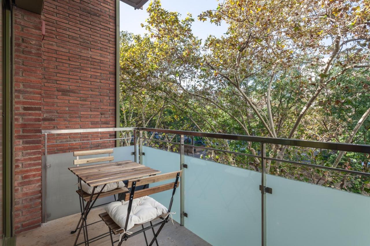 Cozy Apartment Les Corts Barcellona Esterno foto