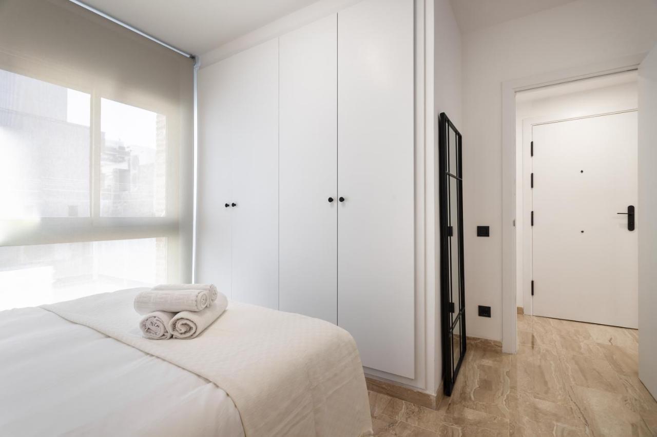 Cozy Apartment Les Corts Barcellona Esterno foto