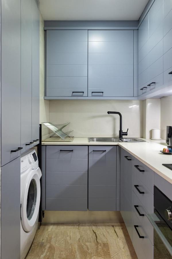 Cozy Apartment Les Corts Barcellona Esterno foto