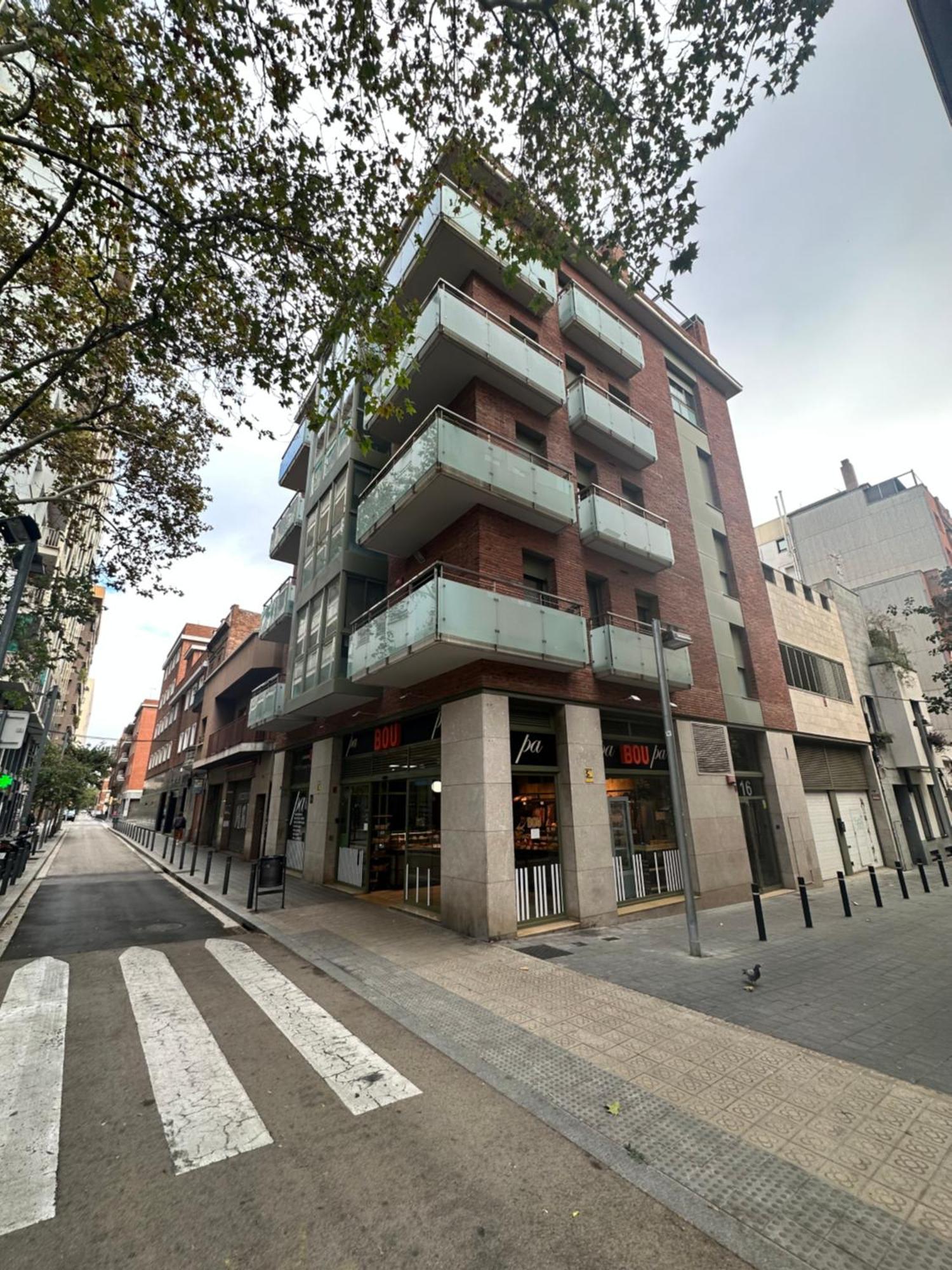 Cozy Apartment Les Corts Barcellona Esterno foto